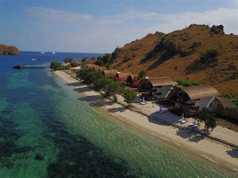 pulau komodo hotel